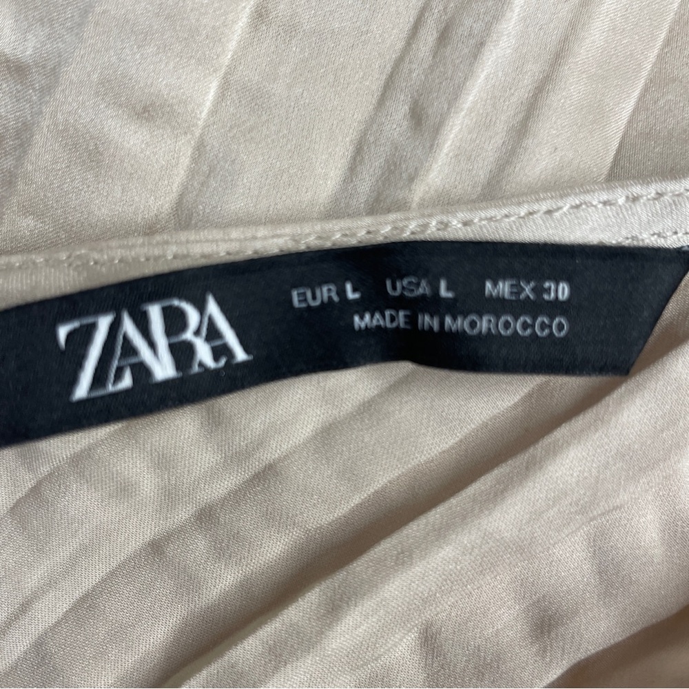 Zara ladies wrinkled satin cream, jumpsuit size large - Picture 8 of 9